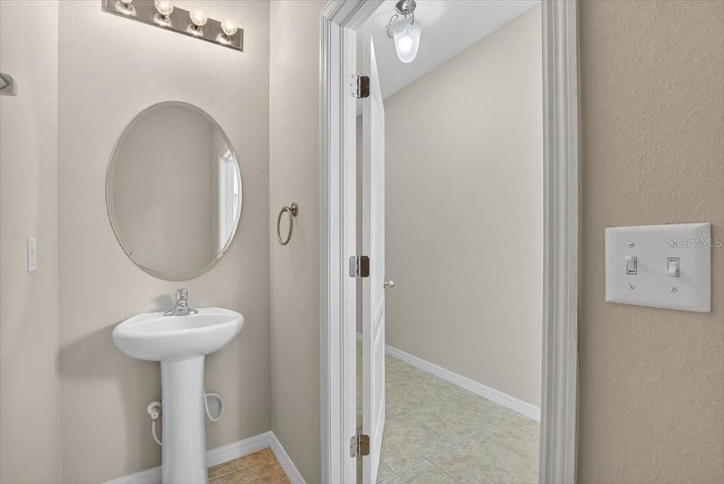 Active With Contract: $335,000 (3 beds, 2 baths, 2044 Square Feet)