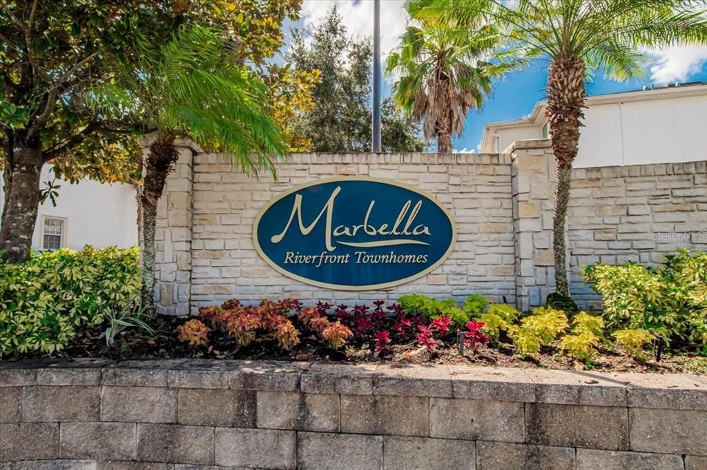 Active With Contract: $335,000 (3 beds, 2 baths, 2044 Square Feet)