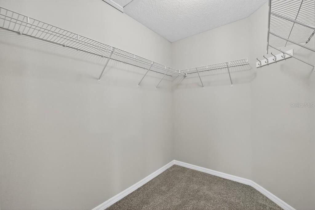 Active With Contract: $335,000 (3 beds, 2 baths, 2044 Square Feet)