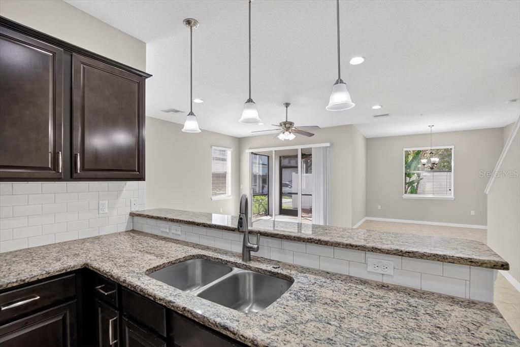 Active With Contract: $335,000 (3 beds, 2 baths, 2044 Square Feet)