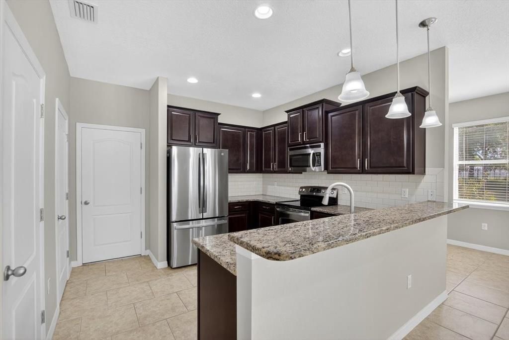 Active With Contract: $335,000 (3 beds, 2 baths, 2044 Square Feet)