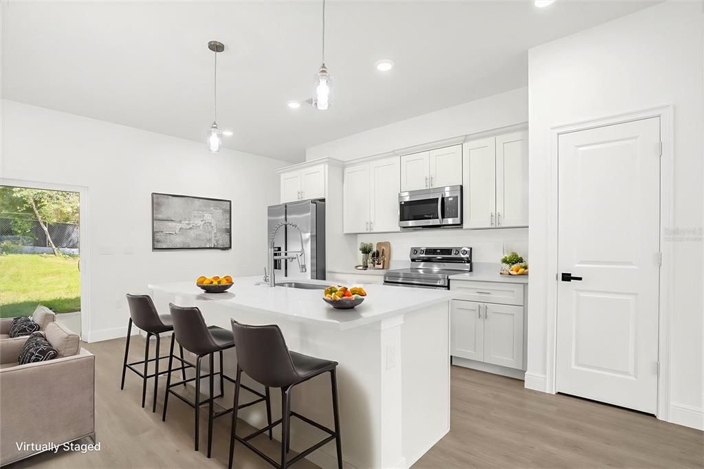 На продажу: $254,990 (4 спален, 2 ванн, 1548 Квадратных фут)