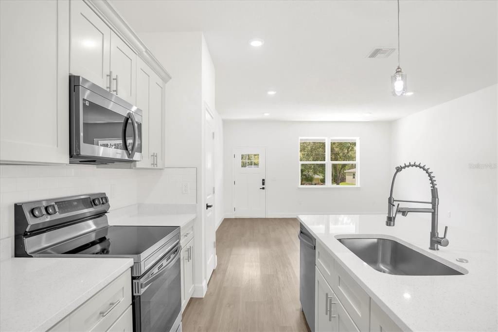 На продажу: $254,990 (4 спален, 2 ванн, 1548 Квадратных фут)