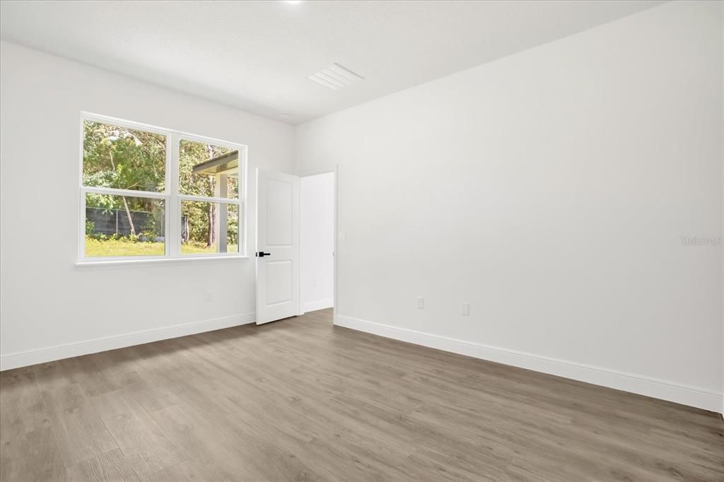 На продажу: $254,990 (4 спален, 2 ванн, 1548 Квадратных фут)