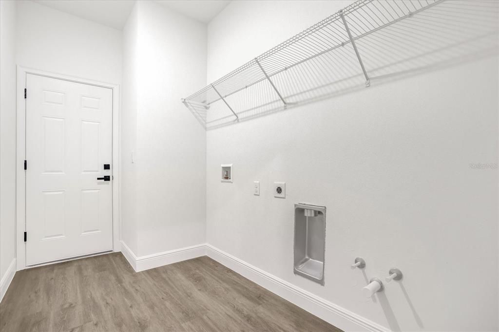 На продажу: $254,990 (4 спален, 2 ванн, 1548 Квадратных фут)