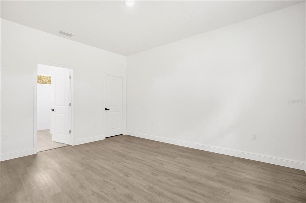 На продажу: $254,990 (4 спален, 2 ванн, 1548 Квадратных фут)