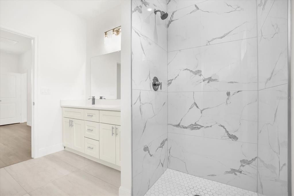 На продажу: $254,990 (4 спален, 2 ванн, 1548 Квадратных фут)