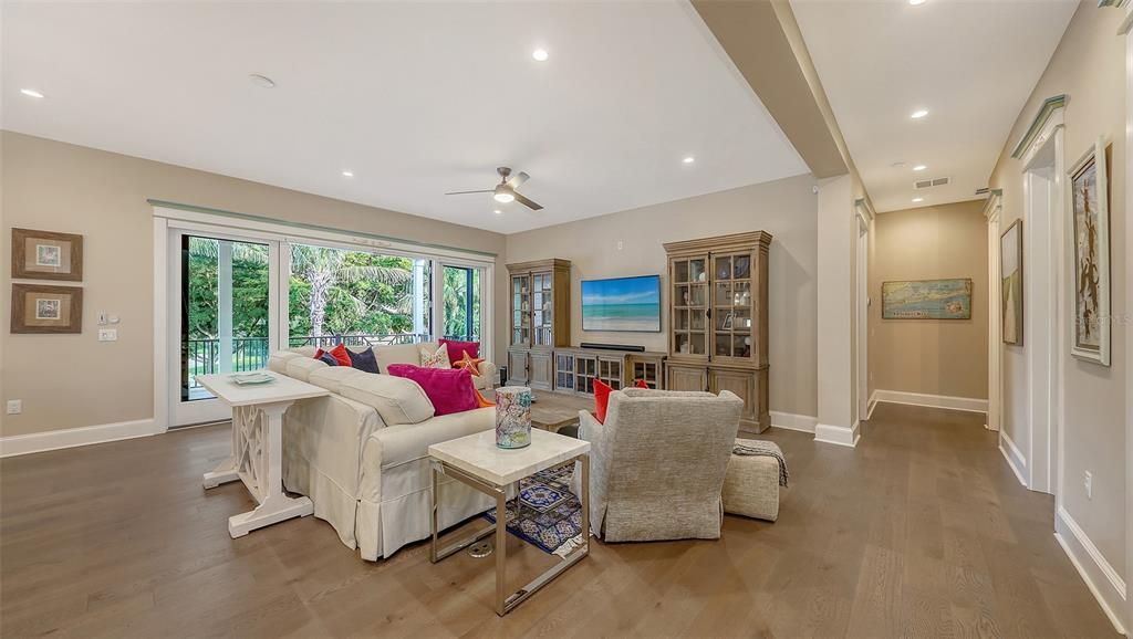 待售: $4,424,000 (4 贝兹, 4 浴室, 4044 平方英尺)