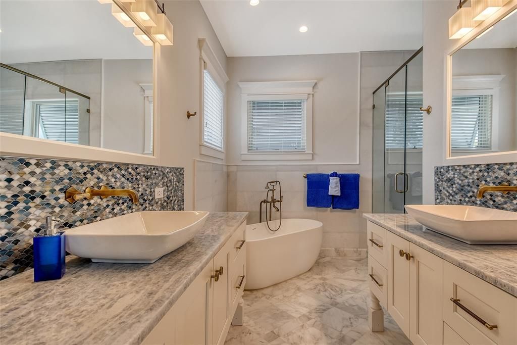 待售: $4,424,000 (4 贝兹, 4 浴室, 4044 平方英尺)