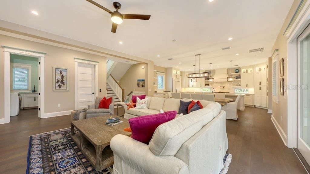 待售: $4,424,000 (4 贝兹, 4 浴室, 4044 平方英尺)