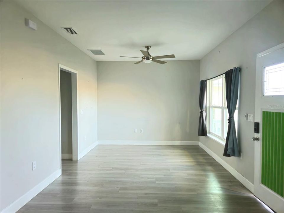 For Rent: $2,000 (2 beds, 1 baths, 800 Square Feet)