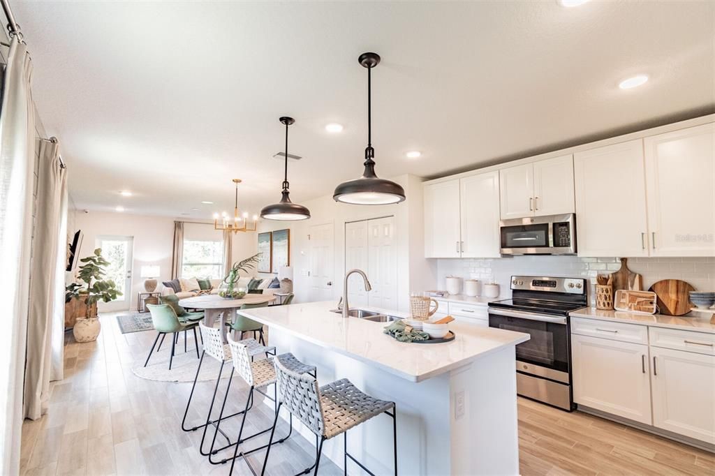 Active With Contract: $279,990 (3 beds, 2 baths, 1623 Square Feet)