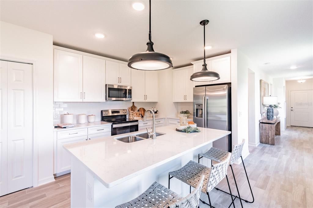 Active With Contract: $279,990 (3 beds, 2 baths, 1623 Square Feet)