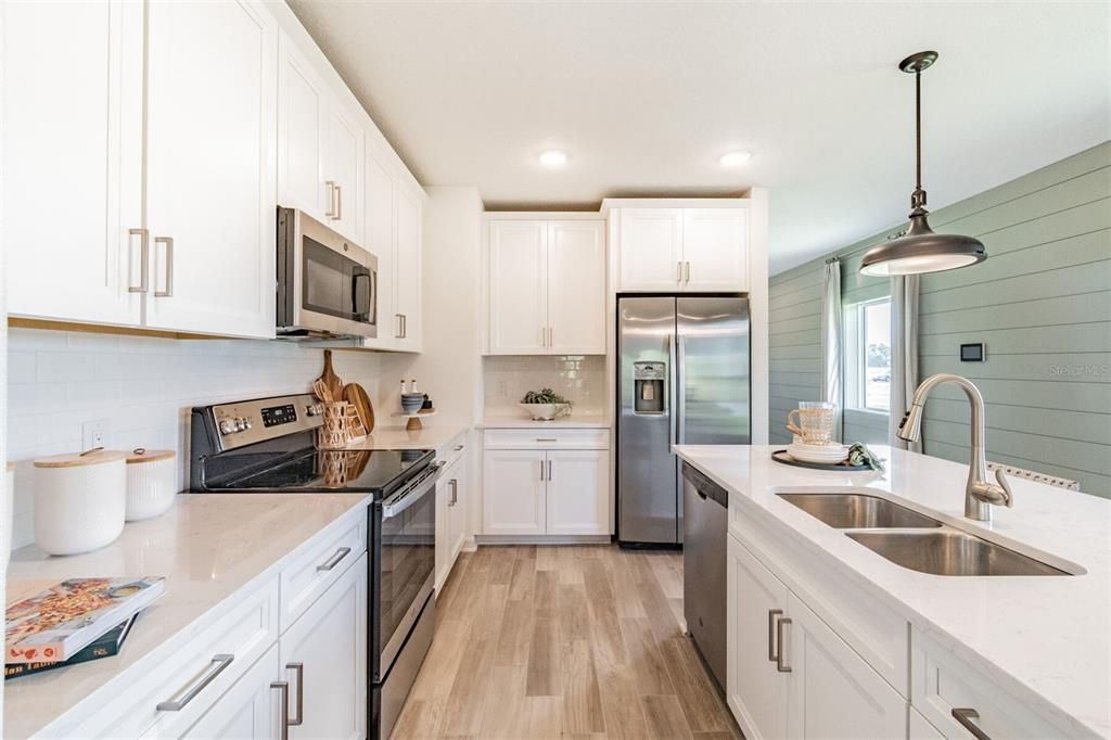 Active With Contract: $279,990 (3 beds, 2 baths, 1623 Square Feet)