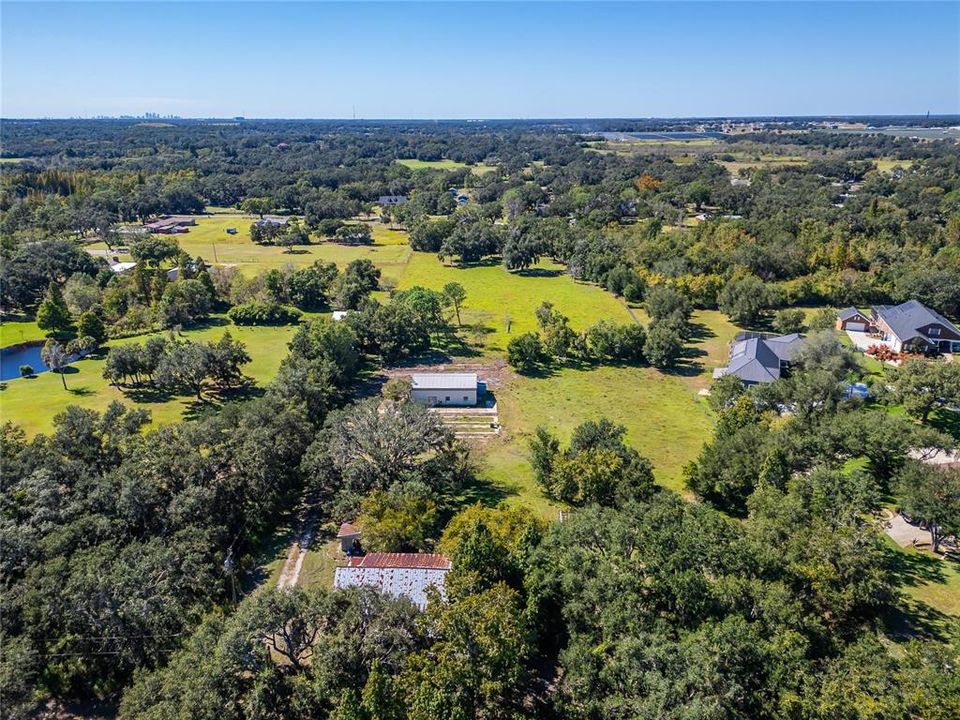 En Venta: $1,500,000 (10.60 acres)