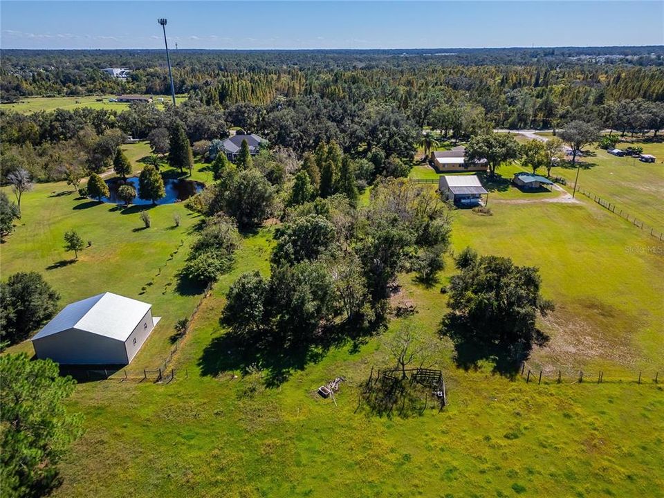 En Venta: $1,500,000 (10.60 acres)