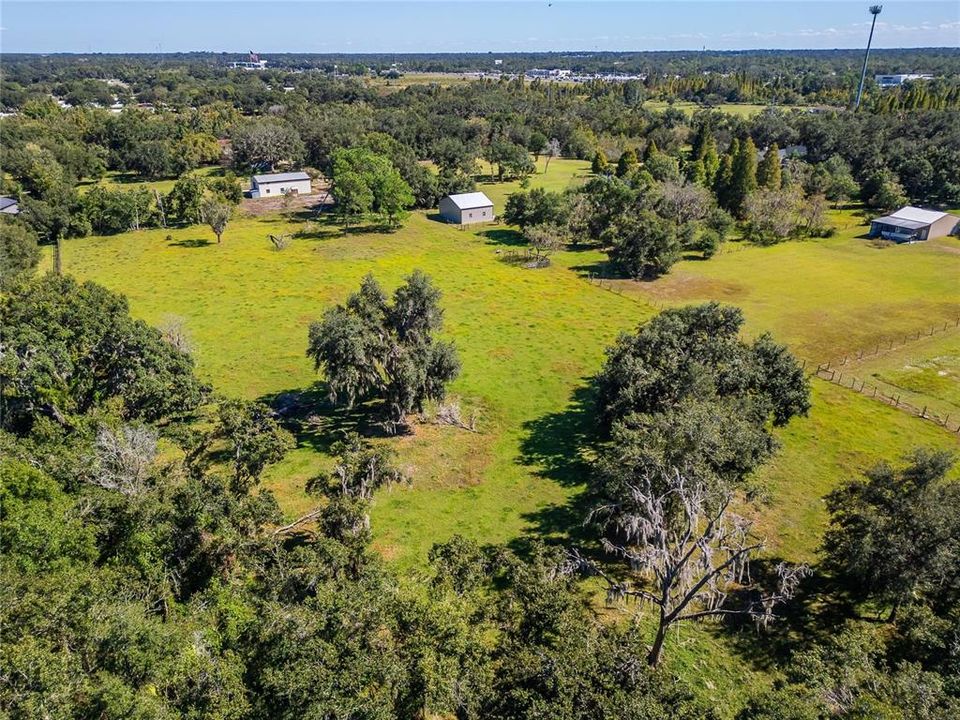 En Venta: $1,500,000 (10.60 acres)