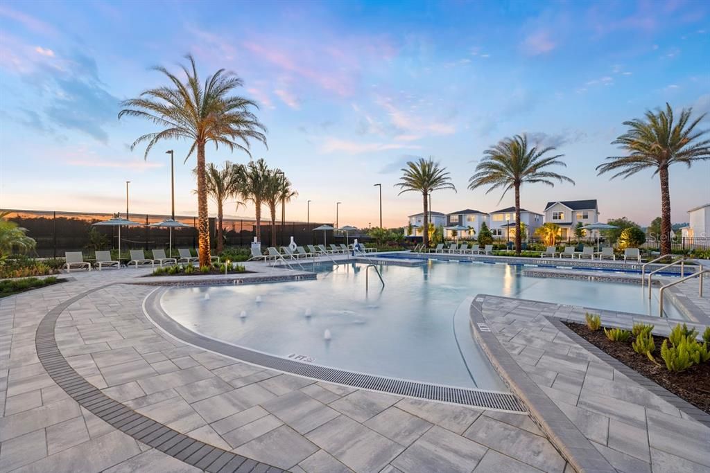 Activo con contrato: $489,000 (4 camas, 3 baños, 2143 Pies cuadrados)