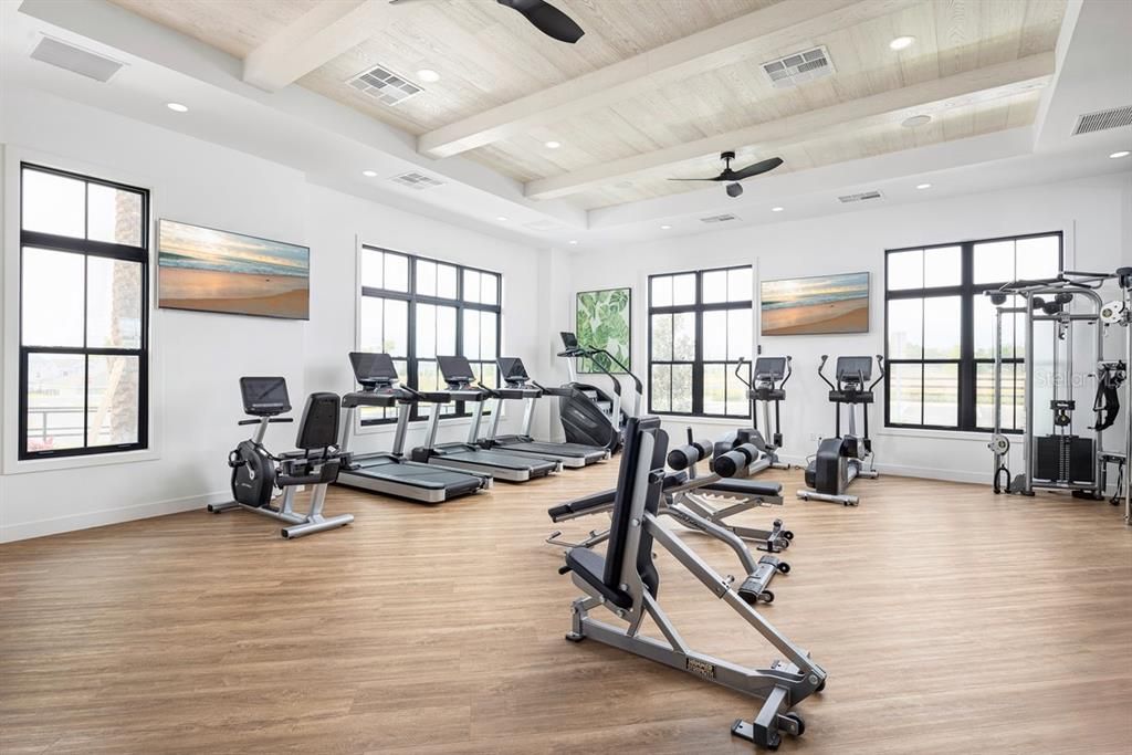 Activo con contrato: $489,000 (4 camas, 3 baños, 2143 Pies cuadrados)