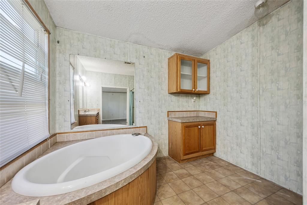 Activo con contrato: $385,000 (3 camas, 2 baños, 1944 Pies cuadrados)