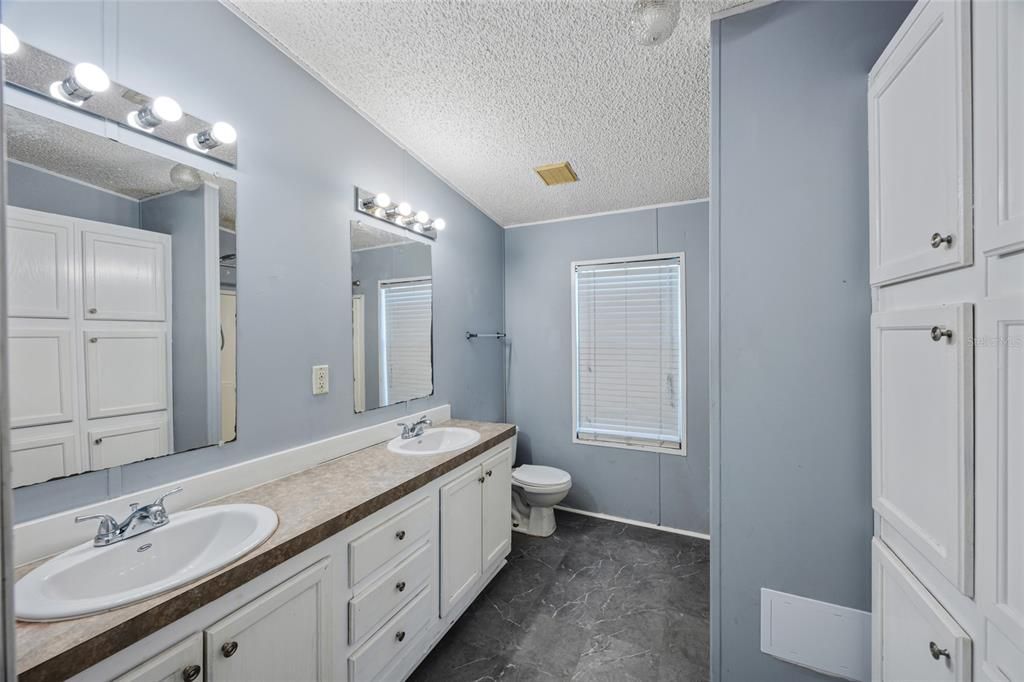 Activo con contrato: $385,000 (3 camas, 2 baños, 1944 Pies cuadrados)