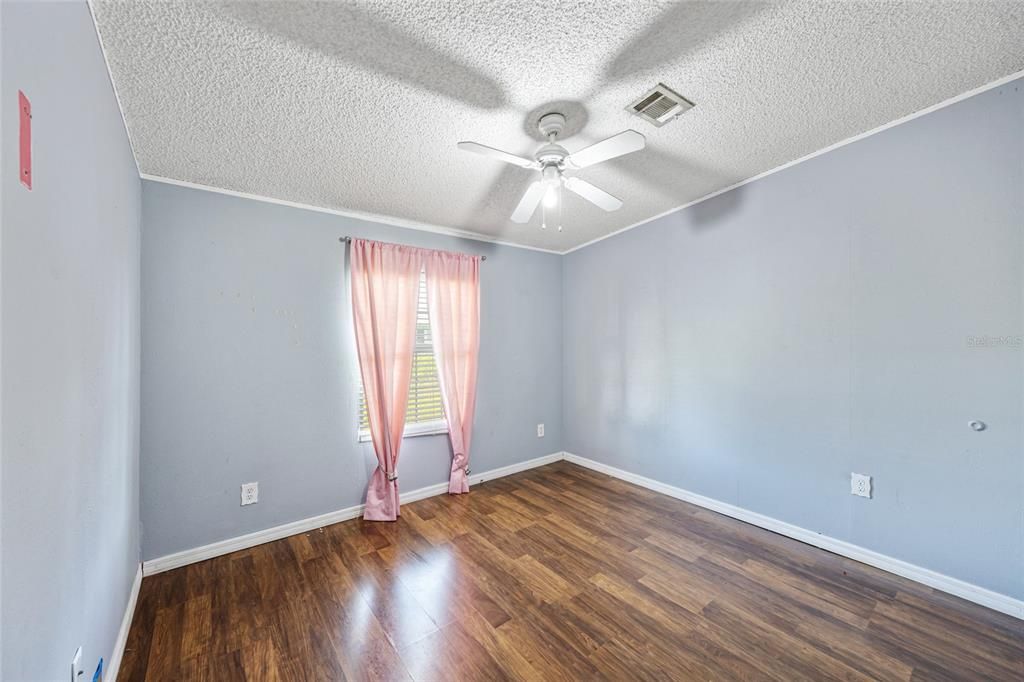 Activo con contrato: $385,000 (3 camas, 2 baños, 1944 Pies cuadrados)