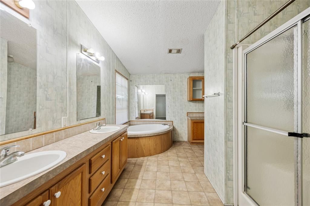 Activo con contrato: $385,000 (3 camas, 2 baños, 1944 Pies cuadrados)