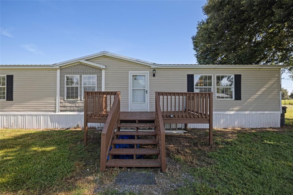 Activo con contrato: $385,000 (3 camas, 2 baños, 1944 Pies cuadrados)