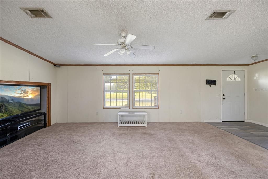 Activo con contrato: $385,000 (3 camas, 2 baños, 1944 Pies cuadrados)