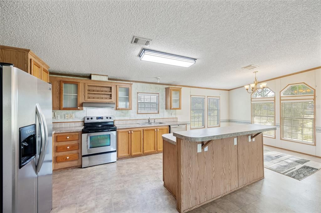 Activo con contrato: $385,000 (3 camas, 2 baños, 1944 Pies cuadrados)