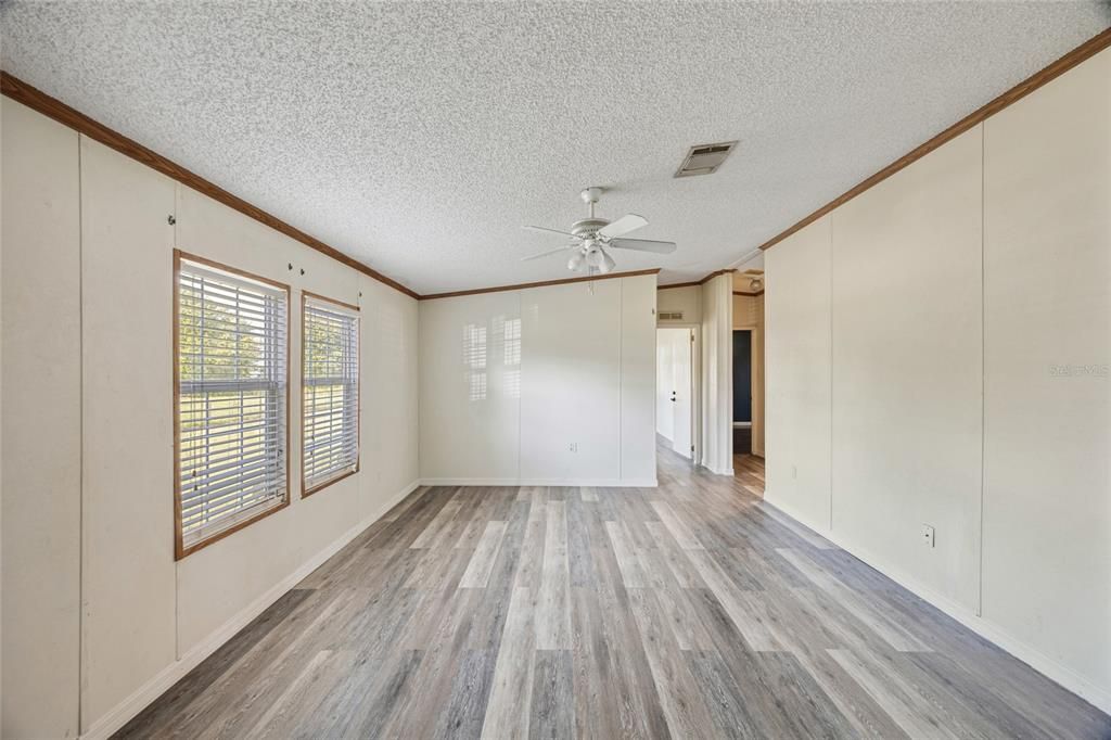 Activo con contrato: $385,000 (3 camas, 2 baños, 1944 Pies cuadrados)