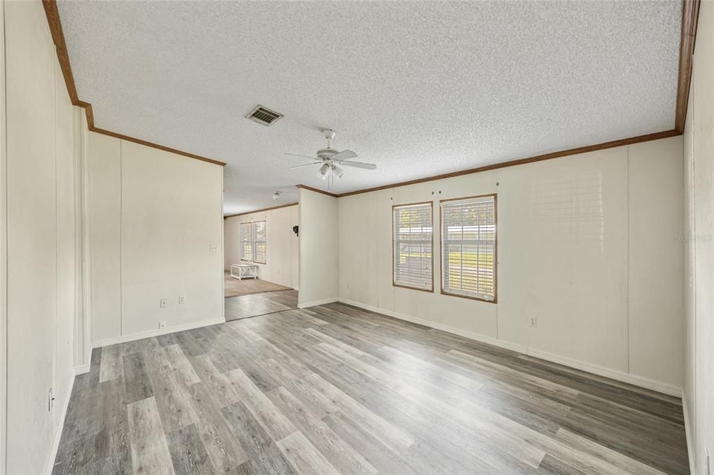 Activo con contrato: $385,000 (3 camas, 2 baños, 1944 Pies cuadrados)