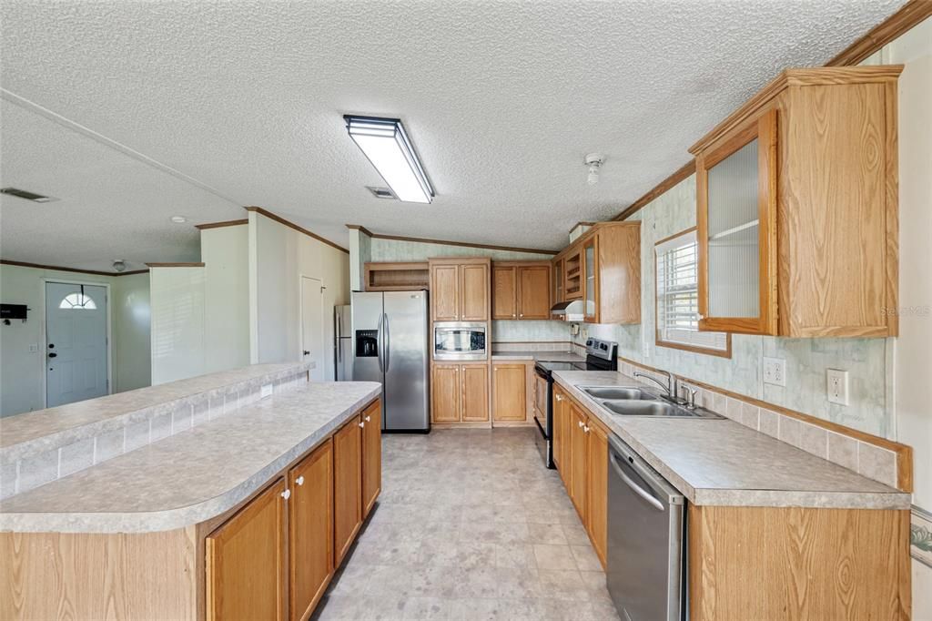 Activo con contrato: $385,000 (3 camas, 2 baños, 1944 Pies cuadrados)