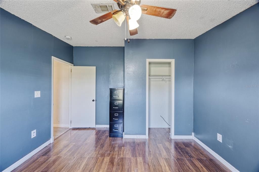 Activo con contrato: $385,000 (3 camas, 2 baños, 1944 Pies cuadrados)