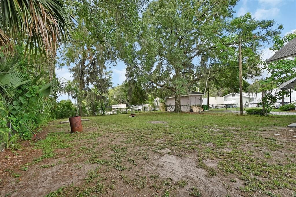 Active With Contract: $140,000 (2 beds, 1 baths, 890 Square Feet)