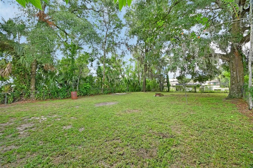 Active With Contract: $140,000 (2 beds, 1 baths, 890 Square Feet)