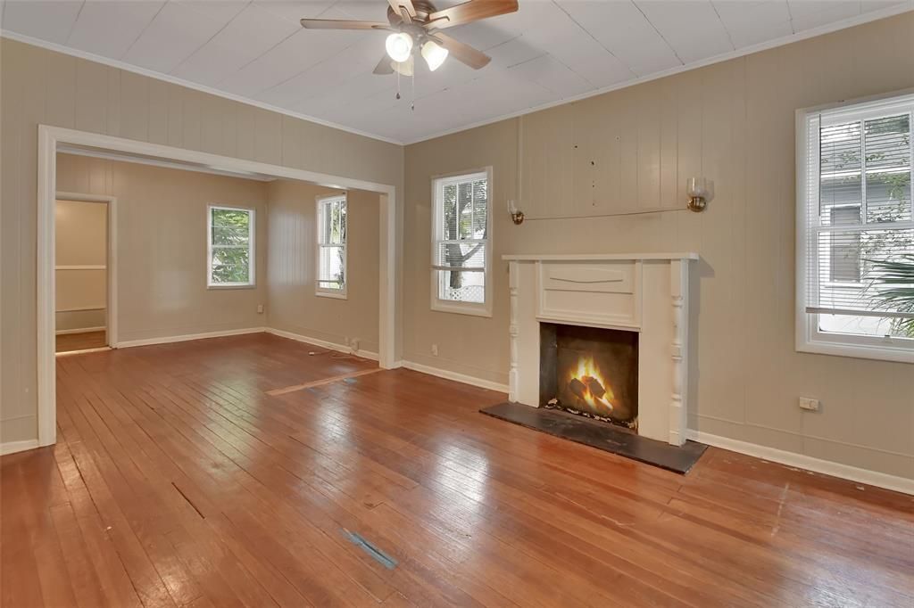 Active With Contract: $140,000 (2 beds, 1 baths, 890 Square Feet)