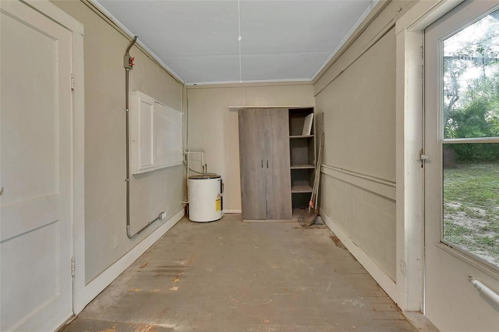 Active With Contract: $140,000 (2 beds, 1 baths, 890 Square Feet)