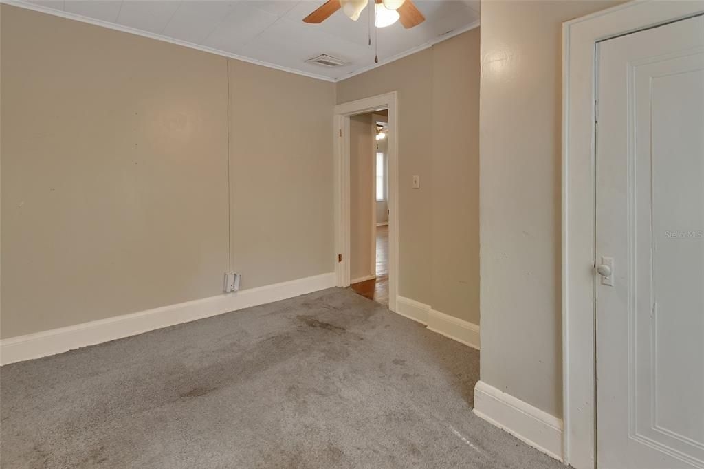 Active With Contract: $140,000 (2 beds, 1 baths, 890 Square Feet)