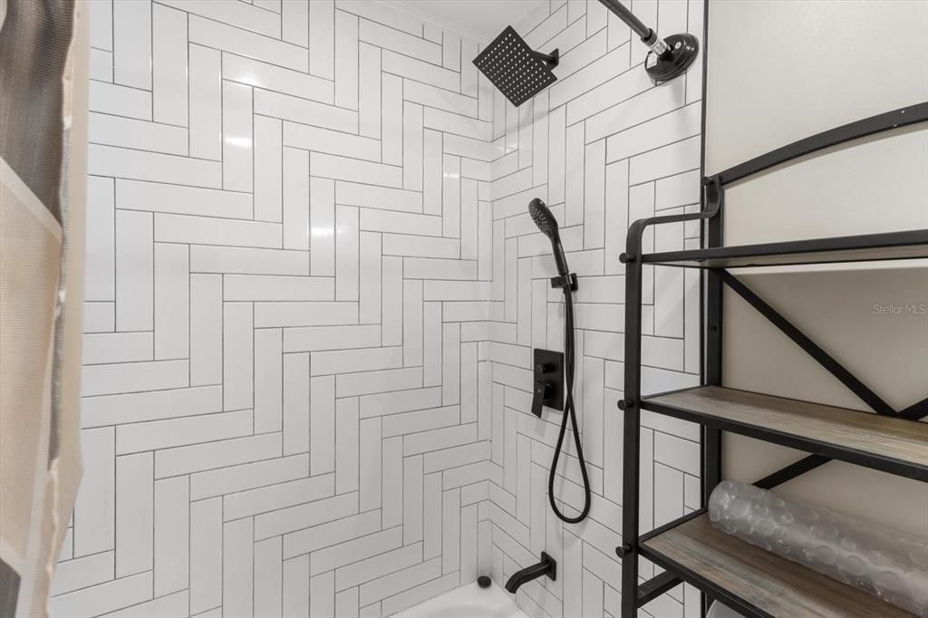 合同活跃: $335,000 (3 贝兹, 2 浴室, 1570 平方英尺)