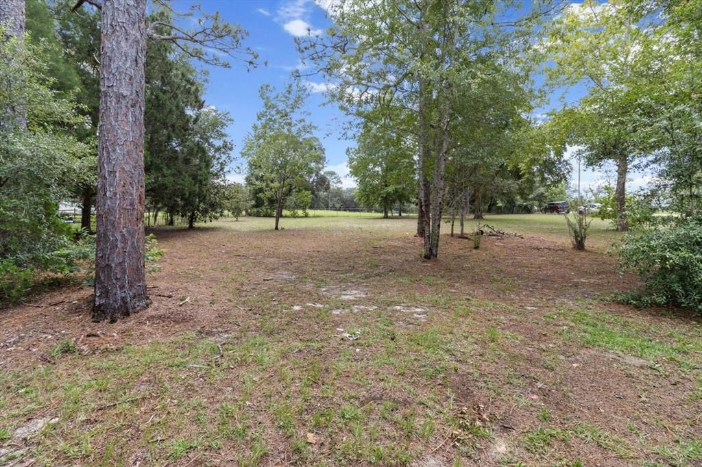 合同活跃: $335,000 (3 贝兹, 2 浴室, 1570 平方英尺)