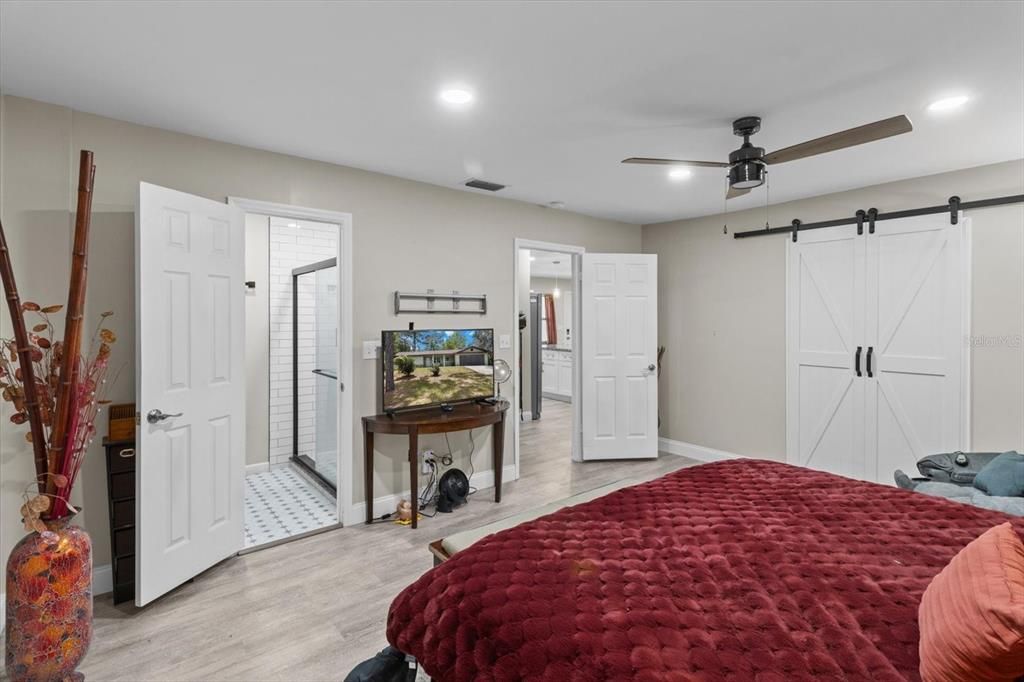 合同活跃: $335,000 (3 贝兹, 2 浴室, 1570 平方英尺)