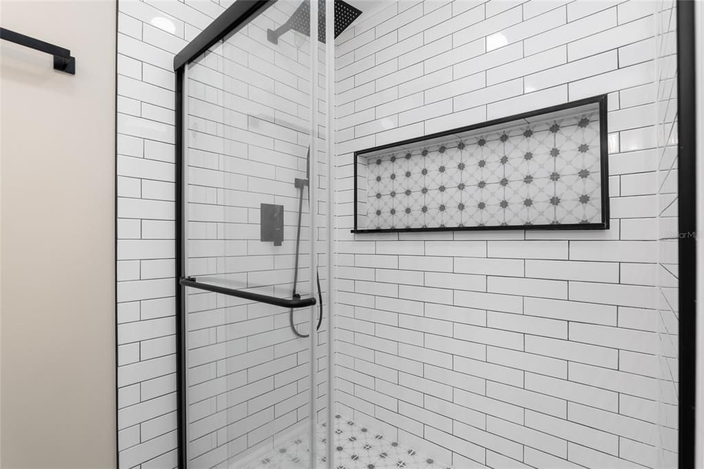 合同活跃: $335,000 (3 贝兹, 2 浴室, 1570 平方英尺)