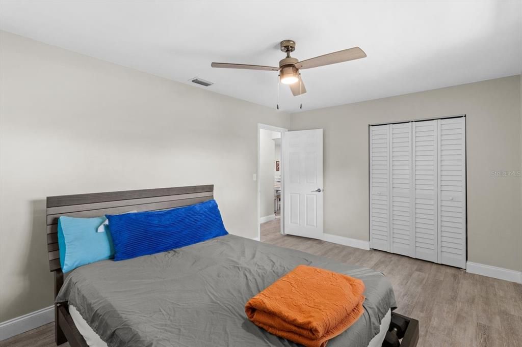 合同活跃: $335,000 (3 贝兹, 2 浴室, 1570 平方英尺)