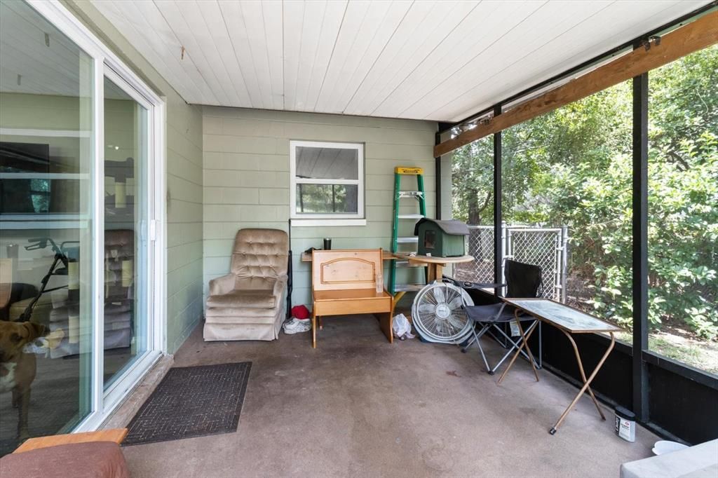 合同活跃: $335,000 (3 贝兹, 2 浴室, 1570 平方英尺)