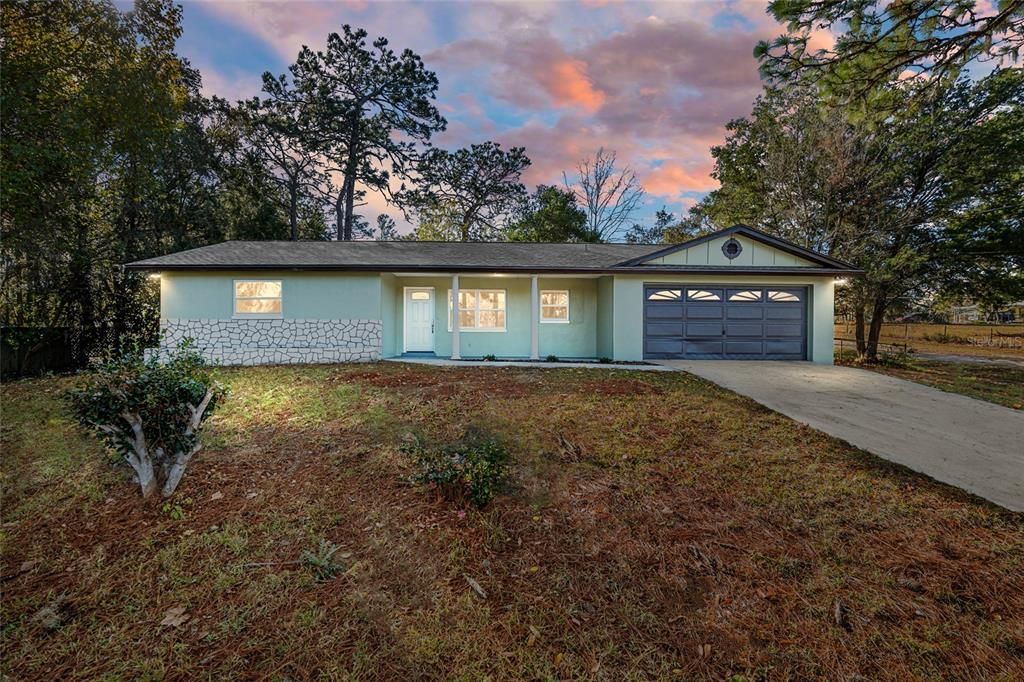 合同活跃: $335,000 (3 贝兹, 2 浴室, 1570 平方英尺)