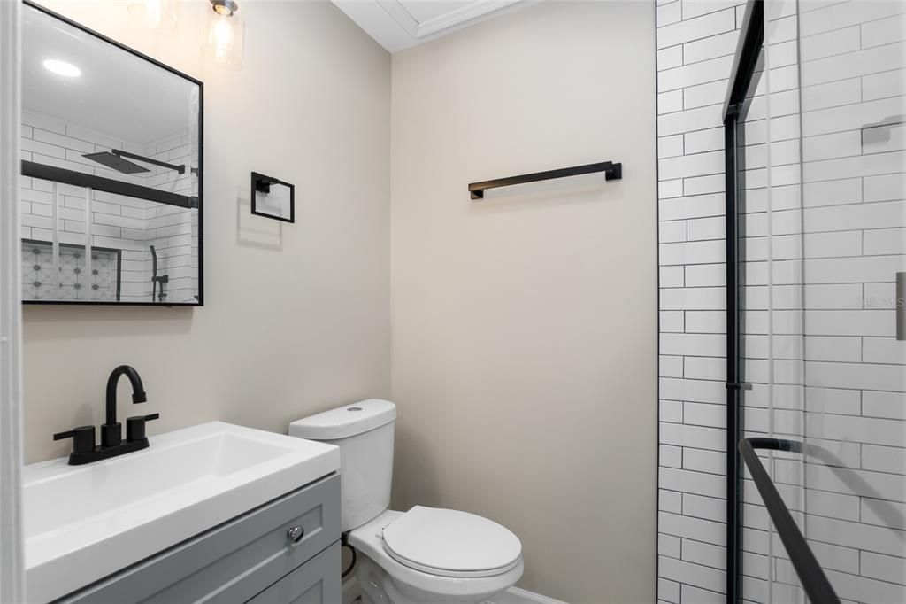 合同活跃: $335,000 (3 贝兹, 2 浴室, 1570 平方英尺)