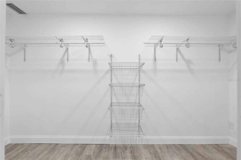 合同活跃: $335,000 (3 贝兹, 2 浴室, 1570 平方英尺)