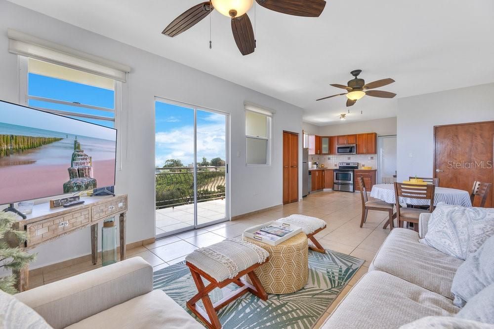 На продажу: $510,000 (2 спален, 2 ванн, 1229 Квадратных фут)