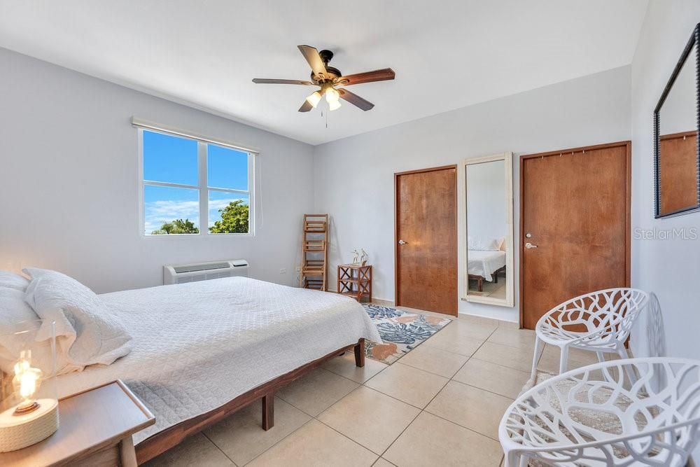 На продажу: $510,000 (2 спален, 2 ванн, 1229 Квадратных фут)